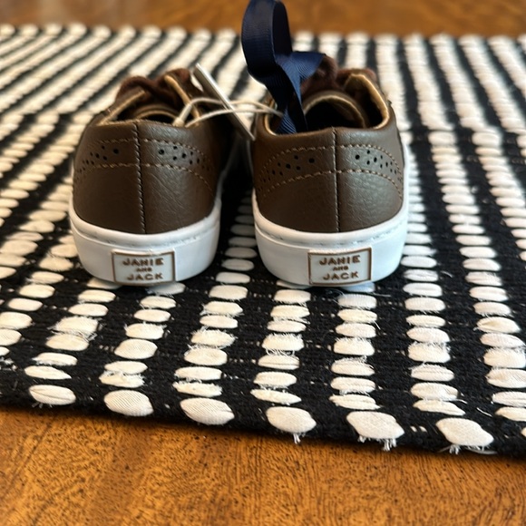 JANIE and JACK WINGTIP SNEAKER - Picture 5 of 12